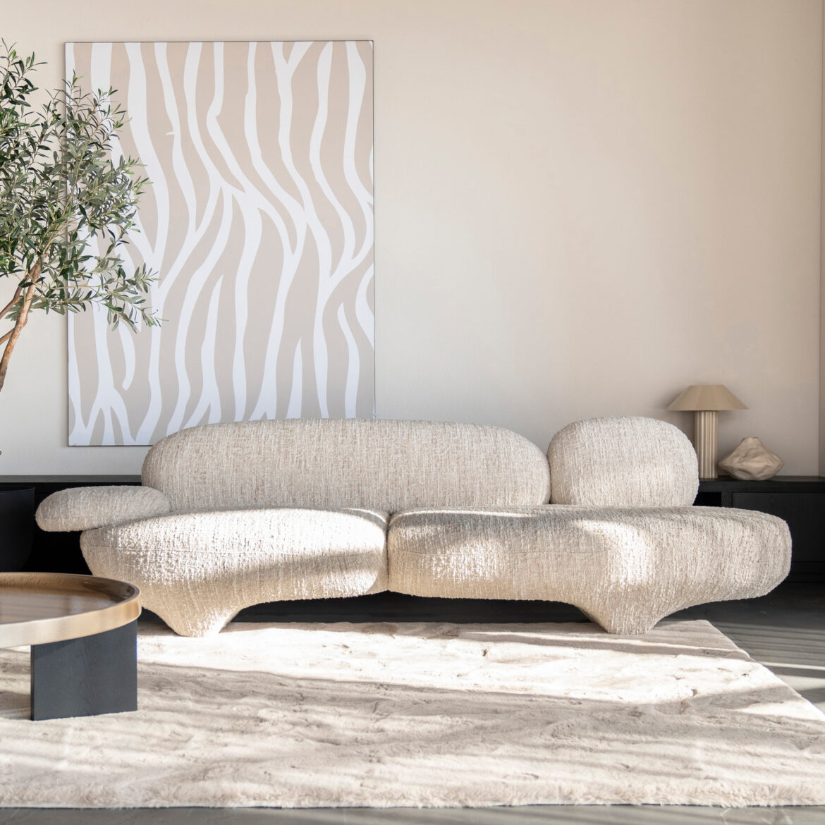 organische bank tot beige stoel