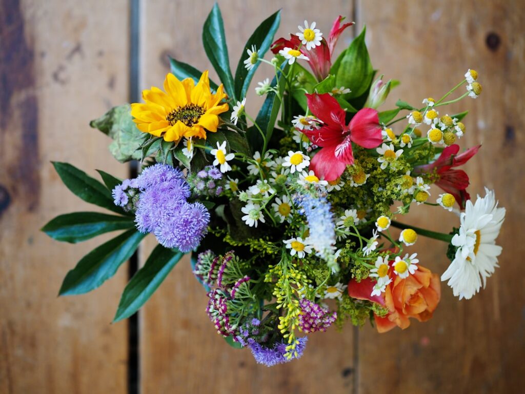 These bouquet of flowers looked so similar to my wedding bouquet (only a bit smaller) that I just couldn’t pass and hat to buy it.