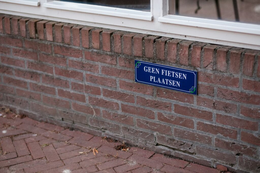 Een regenton plaatsen die niet groen uitslaat